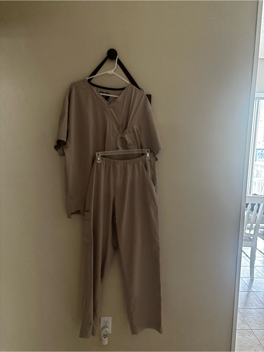 Skechers tan scrubs top XL bottom L